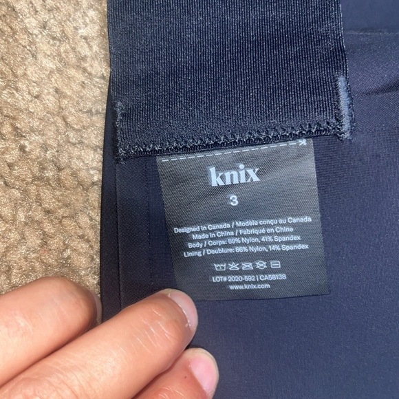 Knix Catalyst Front Zip Sports Bra Black 3 - Picture 7 of 8